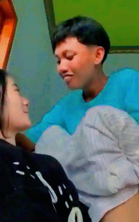 Video Viral Yang Uwis Yang , Video Viral Video Banyuwangi Di Sofa